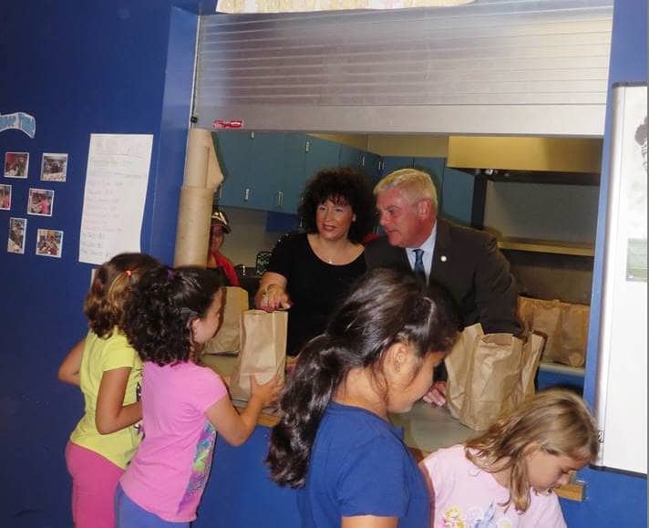 [CREDIT: Boys & Girls Club] Mayor Avedisian joined Lara D'Antuono, Executive Director of the Boys and Girls Clubs of Warwick, at the Boys & Girls Club of Warwick-Oakland Beach to help pass out free lunches to campers.