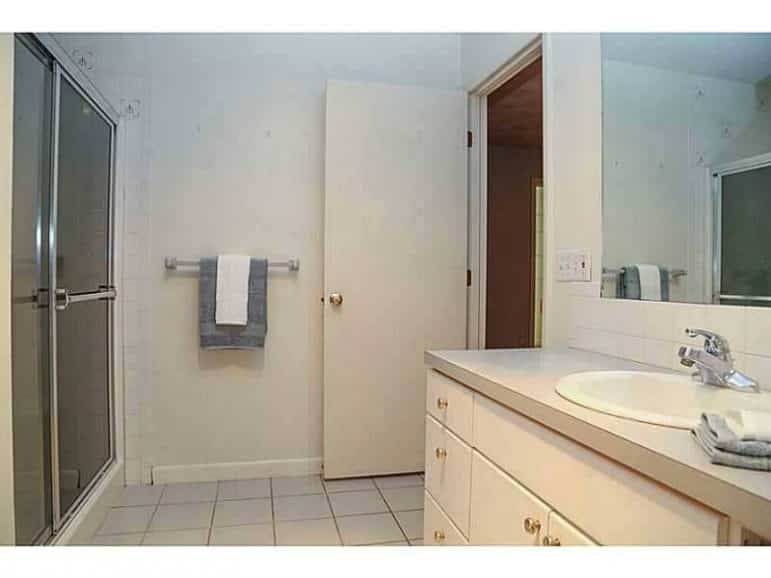 A sleek-white themed bathroom at 7 Turtle Creek Drive.