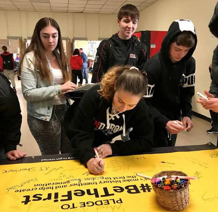 [Message Partners PR] Pilgrim High School students gathered signatures pledging to #bethefirst generation to be tobacco free.