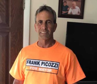 Challenger Frank Picozzi has been elected Mayor of the City of Warwick.